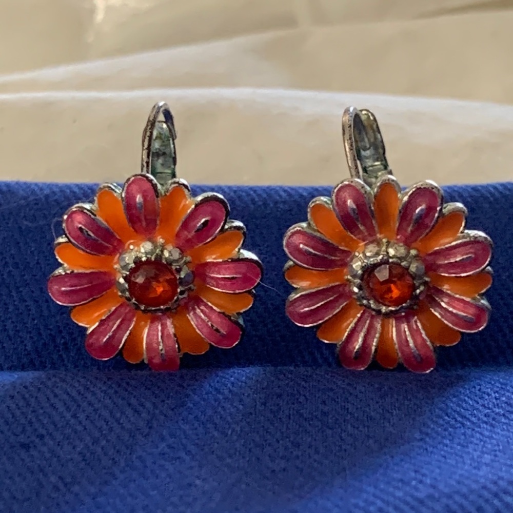 Adorable floral earrings
